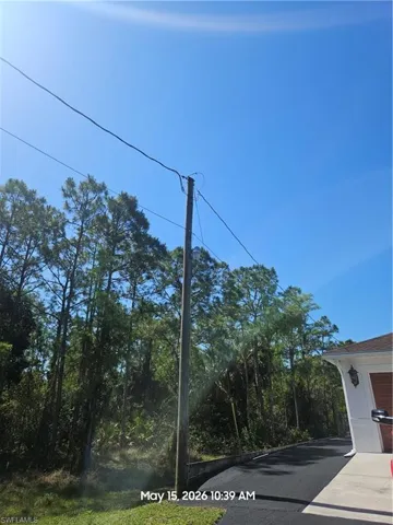 Front yard pole light