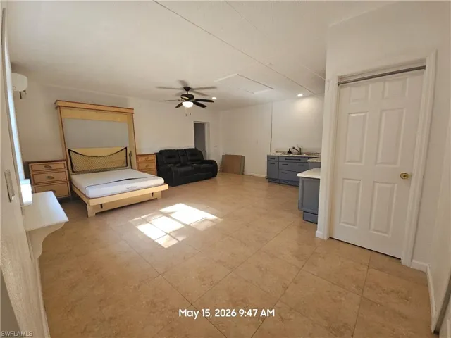 Independent loft with independent A/C split, kitchen, bath, closet and washer/dryer combo