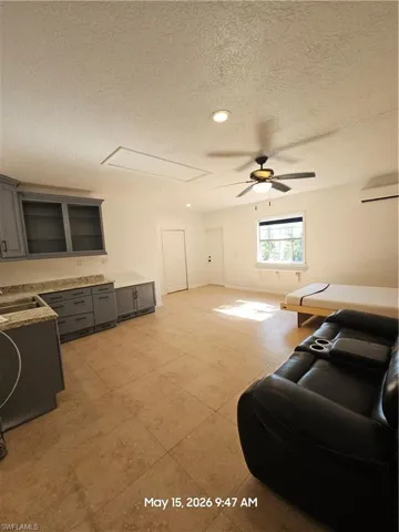 Independent loft with independent A/C split, kitchen, bath, closet and washer/dryer combo