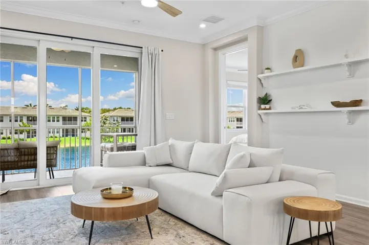 Living area with wood finished floors, crown molding, a ceiling fan, and recessed lighting