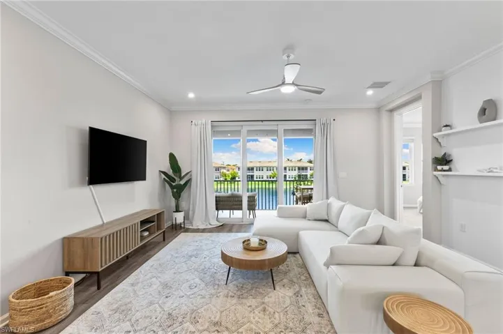 Living area with crown molding, wood finished floors, a ceiling fan, and recessed lighting