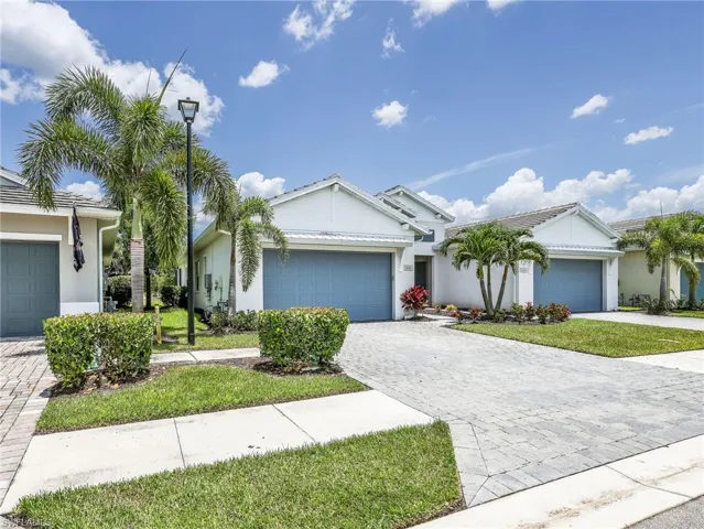 9040 Saint Lucia Dr, Naples, Florida 34114