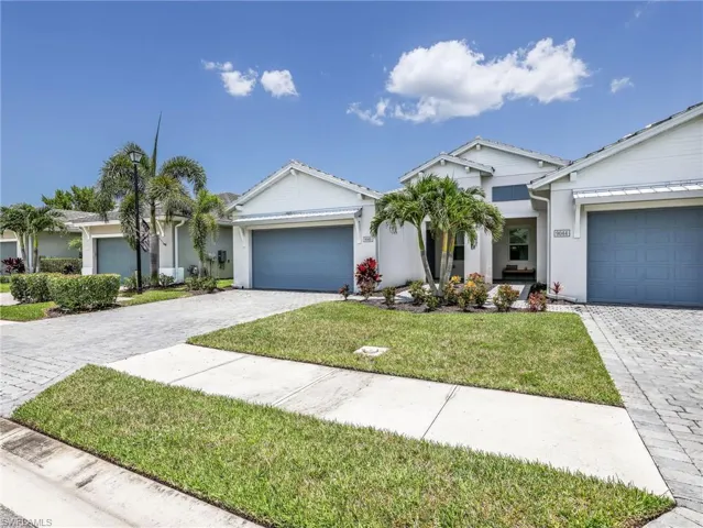 9040 Saint Lucia Dr, Naples, Florida 34114