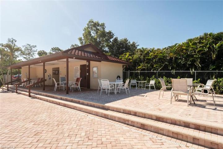 2065 Pine Isle LN # 2065, NAPLES FL 34112