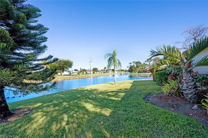 2065 Pine Isle LN # 2065, NAPLES FL 34112