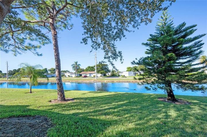 2065 Pine Isle LN # 2065, NAPLES FL 34112