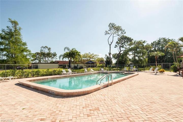 2065 Pine Isle LN # 2065, NAPLES FL 34112