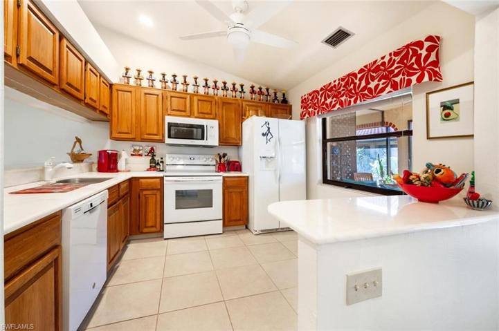2065 Pine Isle LN # 2065, NAPLES FL 34112