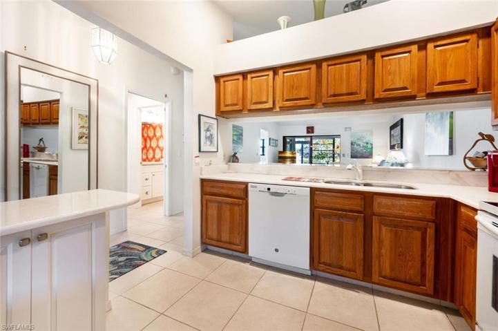 2065 Pine Isle LN # 2065, NAPLES FL 34112