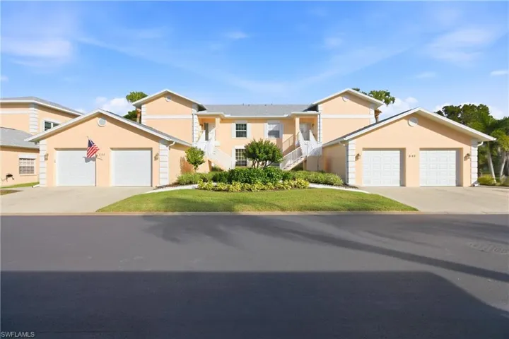 688  Wiggins Lake  DR, Naples, FL 34110
