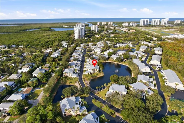 688  Wiggins Lake  DR, Naples, FL 34110