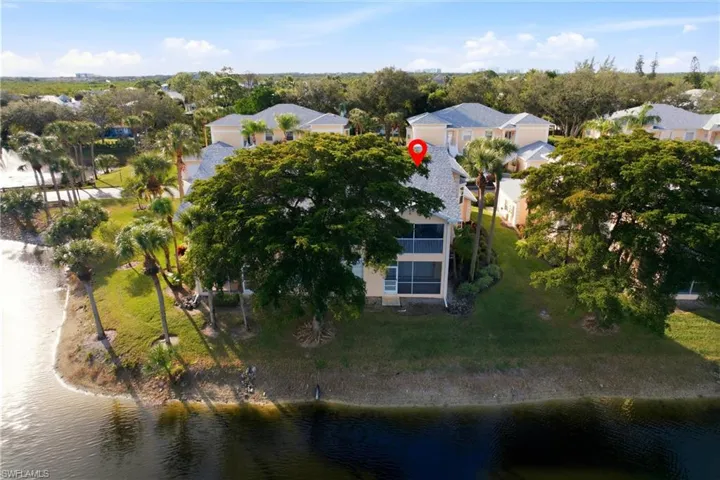 688  Wiggins Lake  DR, Naples, FL 34110