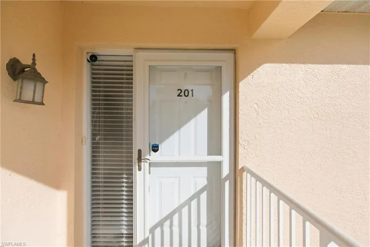 688  Wiggins Lake  DR, Naples, FL 34110
