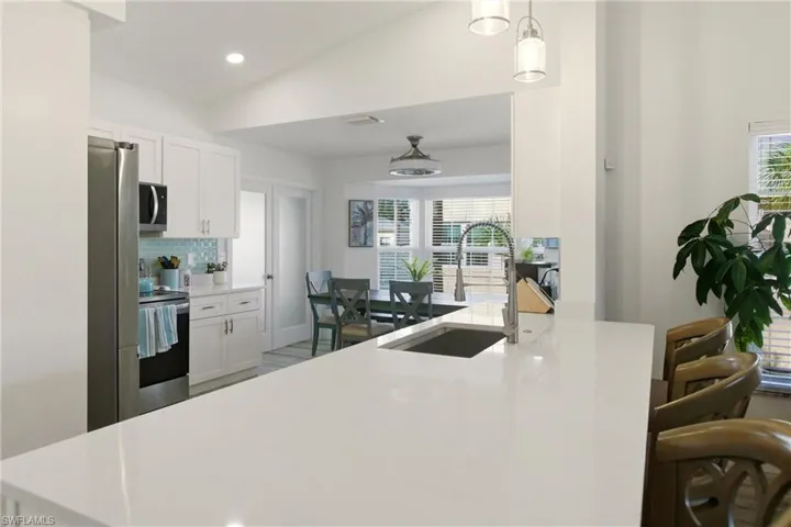 688  Wiggins Lake  DR, Naples, FL 34110