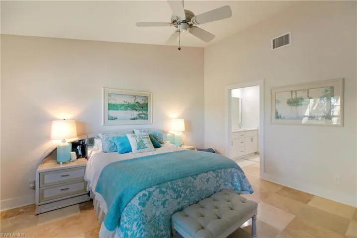 688  Wiggins Lake  DR, Naples, FL 34110