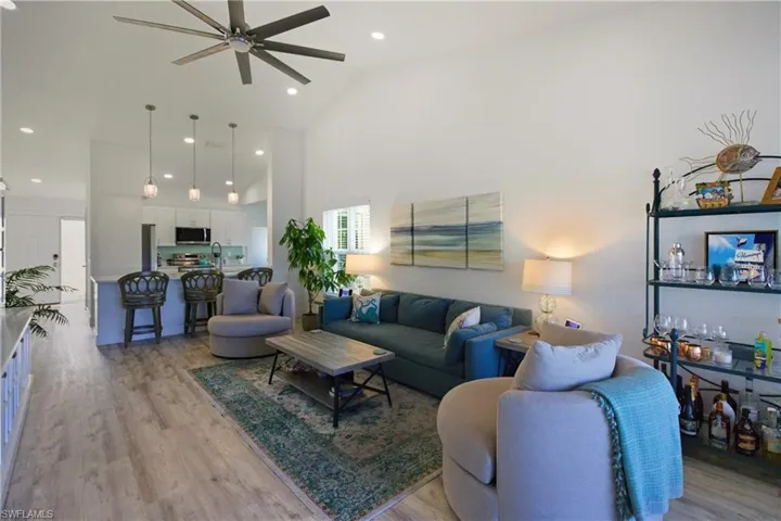 688  Wiggins Lake  DR, Naples, FL 34110