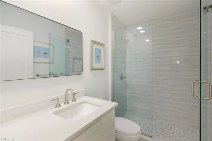 688  Wiggins Lake  DR, Naples, FL 34110
