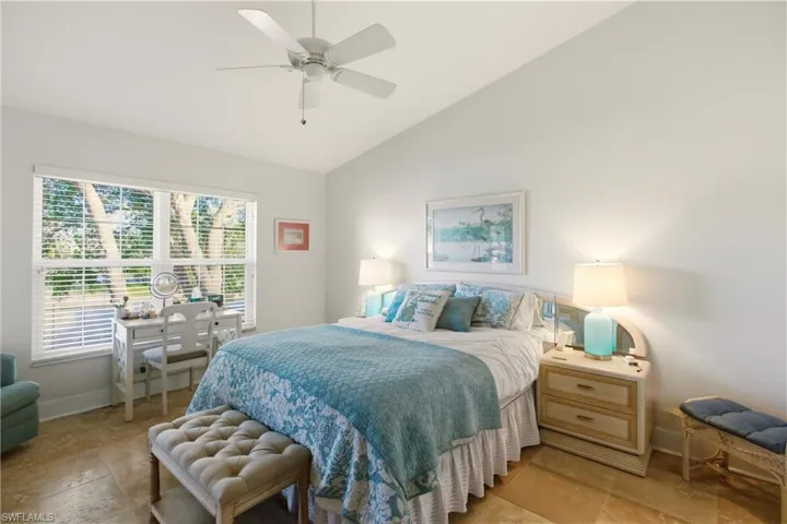 688  Wiggins Lake  DR, Naples, FL 34110