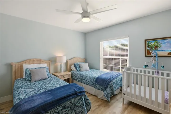 688  Wiggins Lake  DR, Naples, FL 34110