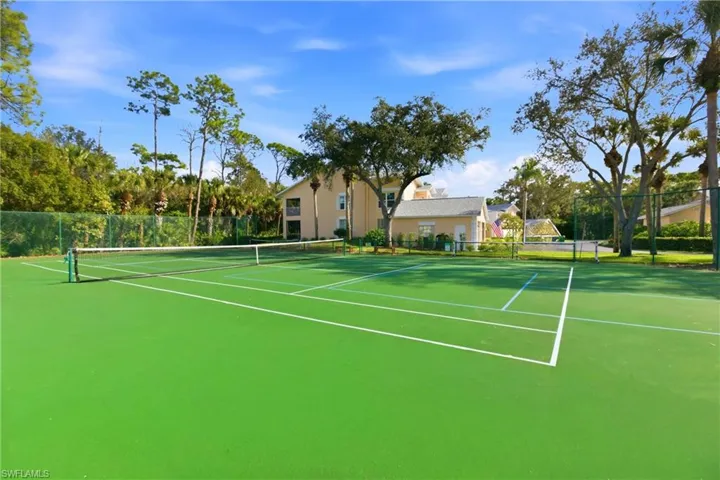 688  Wiggins Lake  DR, Naples, FL 34110
