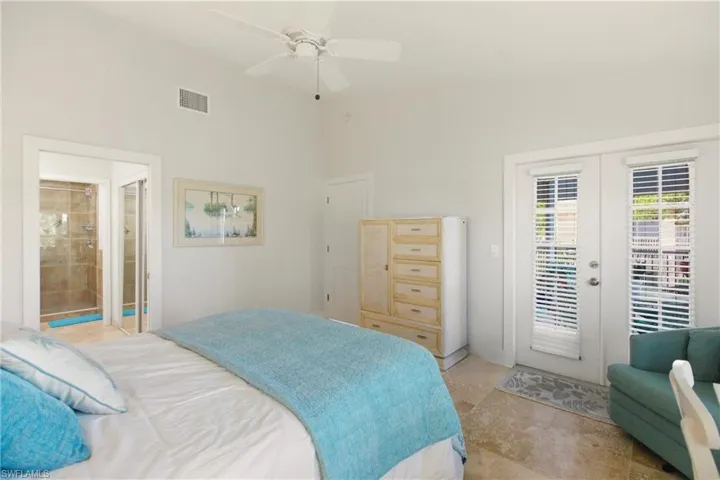 688  Wiggins Lake  DR, Naples, FL 34110