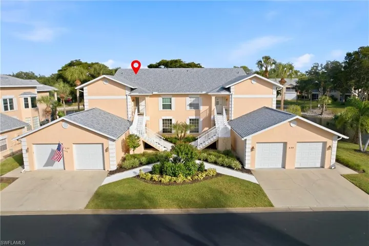 688  Wiggins Lake  DR, Naples, FL 34110