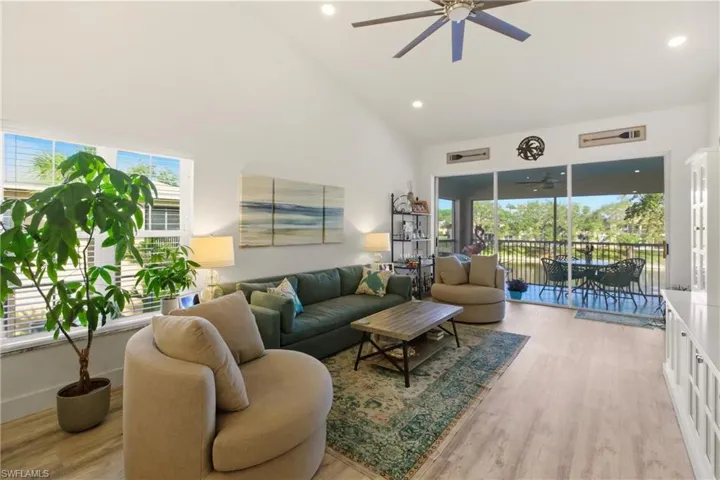 688  Wiggins Lake  DR, Naples, FL 34110