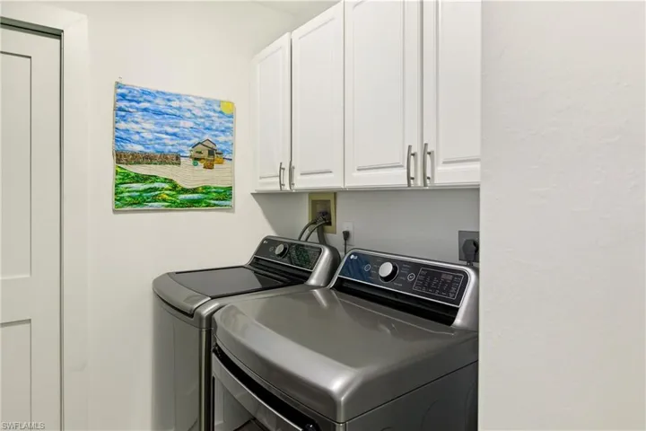 688  Wiggins Lake  DR, Naples, FL 34110