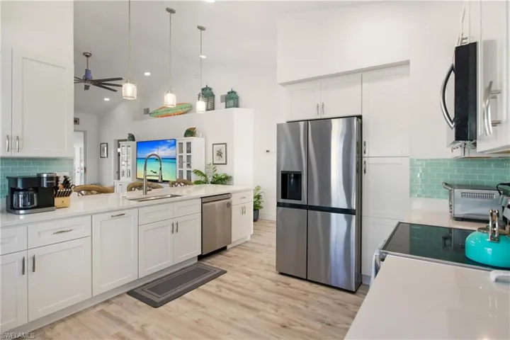 688  Wiggins Lake  DR, Naples, FL 34110
