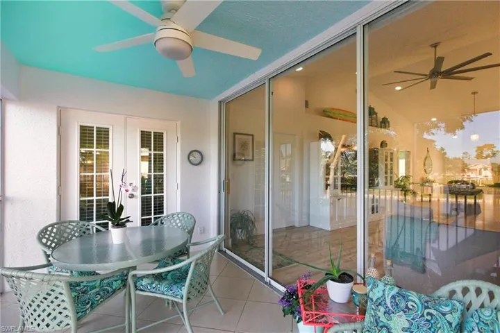 688  Wiggins Lake  DR, Naples, FL 34110