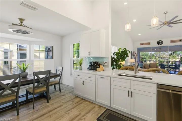 688  Wiggins Lake  DR, Naples, FL 34110