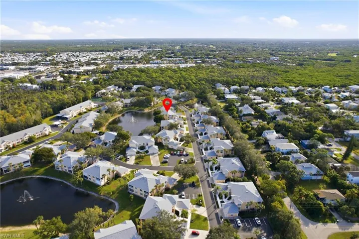 688  Wiggins Lake  DR, Naples, FL 34110