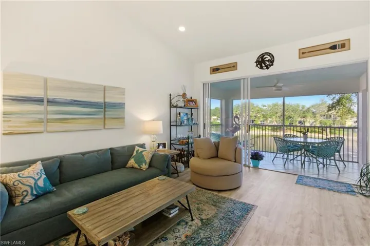 688  Wiggins Lake  DR, Naples, FL 34110