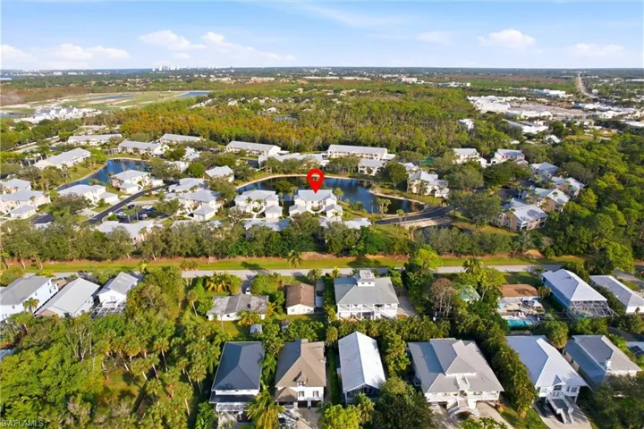 688  Wiggins Lake  DR, Naples, FL 34110