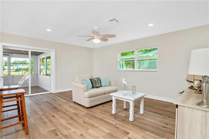 12509 Davis BLVD, FORT MYERS FL 33905