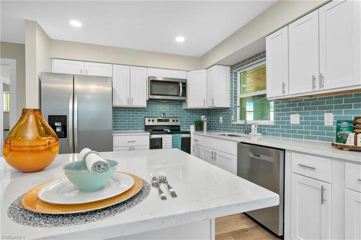 12509 Davis BLVD, FORT MYERS FL 33905