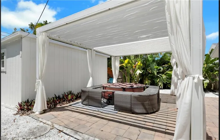 862  95th N AVE, Naples, FL 34108