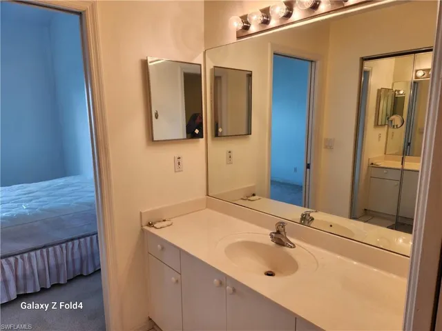 601  Windsor  SQ, Naples, FL 34104