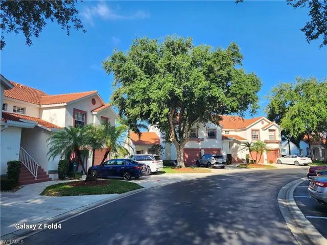 601  Windsor  SQ, Naples, FL 34104