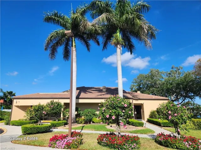601  Windsor  SQ, Naples, FL 34104