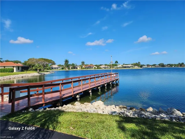 601  Windsor  SQ, Naples, FL 34104