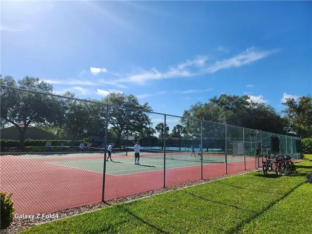 601  Windsor  SQ, Naples, FL 34104