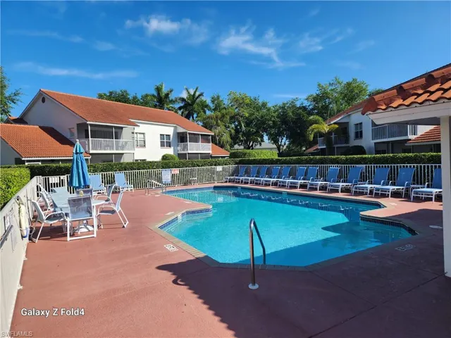 601  Windsor  SQ, Naples, FL 34104