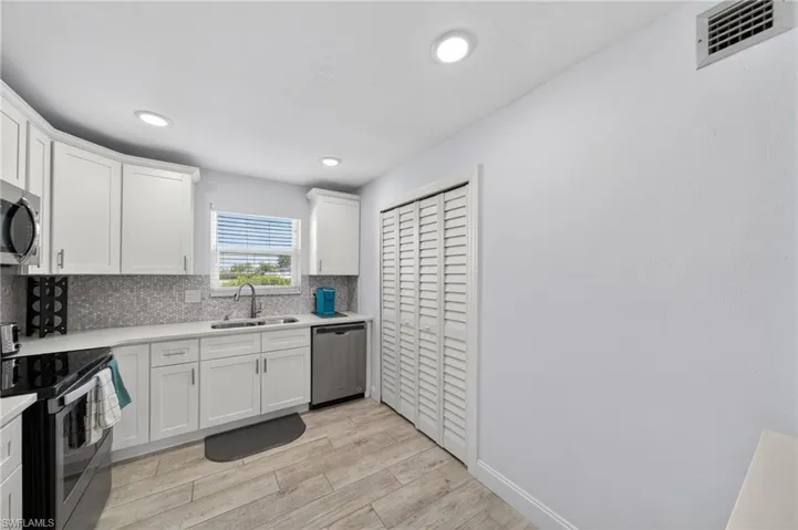 1714 Bikini Ct 105, Cape Coral, Florida 33904