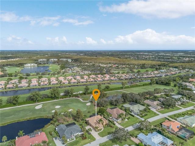 Golf course extends behind the back of all these homes on Fiddlesticks Blvd.