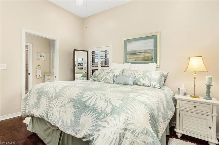 Guest room has a jack/jill bath, with each room having its own sink and toilet.