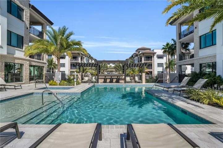 Expansive swimming pool with integrated spa