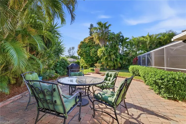 4047  Country Club  BLVD, Cape Coral, FL 33904