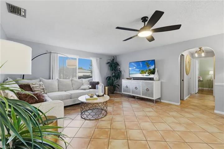 4047  Country Club  BLVD, Cape Coral, FL 33904
