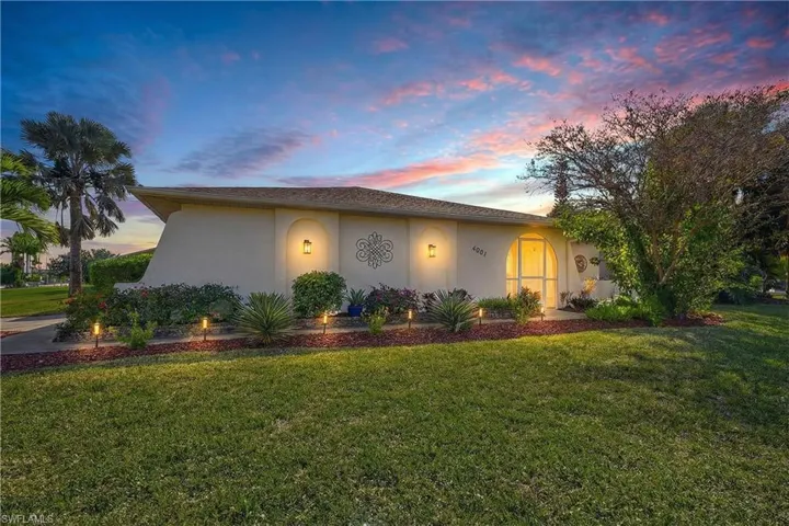 4047  Country Club  BLVD, Cape Coral, FL 33904